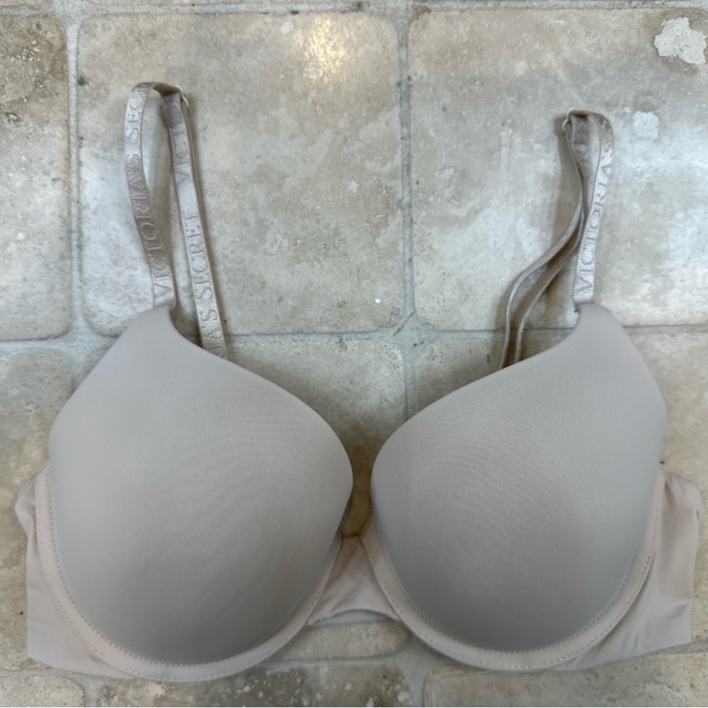 Victoria’s Secret Lacy T-shirt lightly lined 34C  Demi bra Push Up Nude